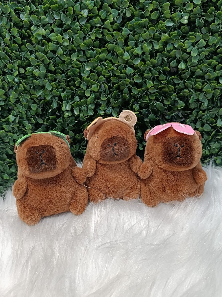 Llavero capybara con vincha