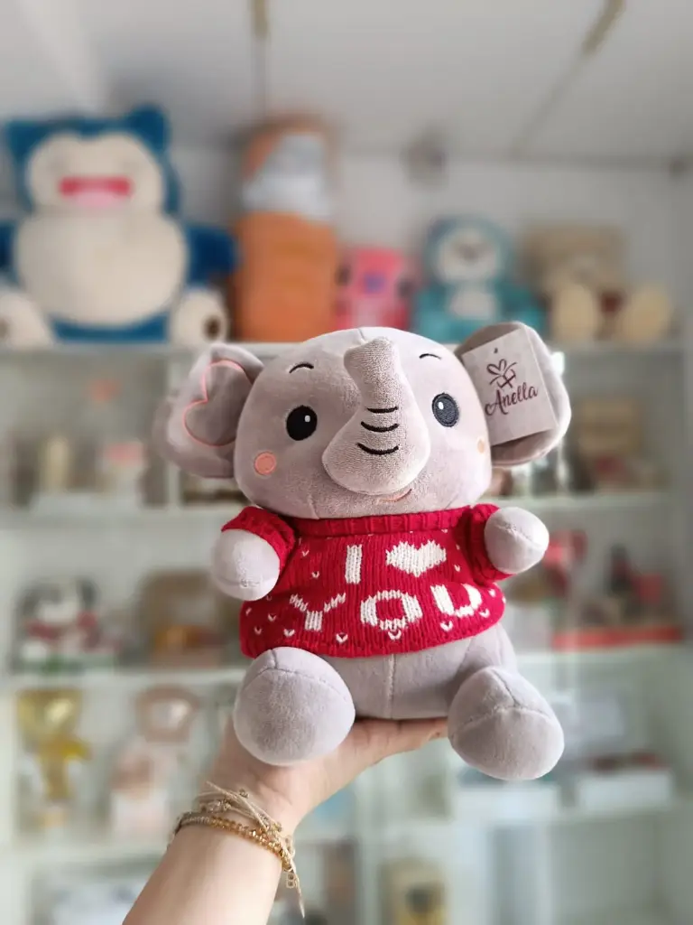 Elefante con chompa tejido 23cm