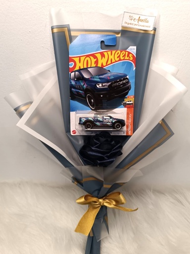 1 Hot Wheels y 1 Rosa eterna 