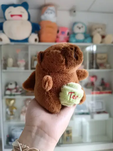 Llavero capybara abeja mueve alas